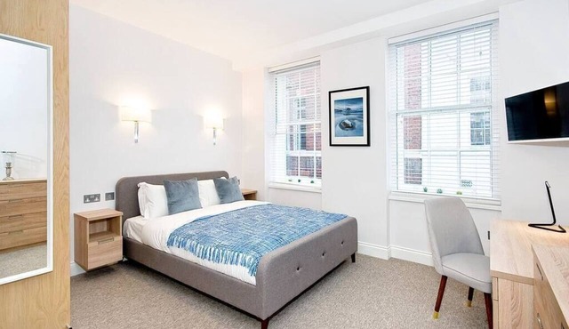 P1E Double Room Private Shower air con wifi