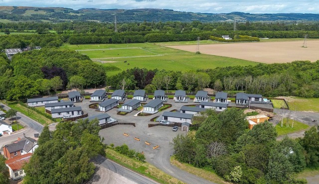 PADDOCK LODGES| EXECUITVE 4 BED VILLA