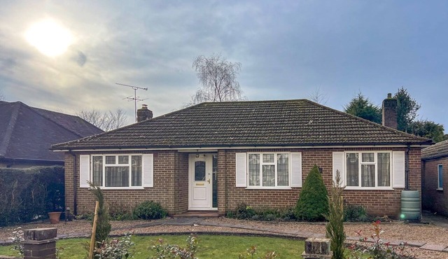 Pass the Keys | Beaconsfield Peaceful Bungalow