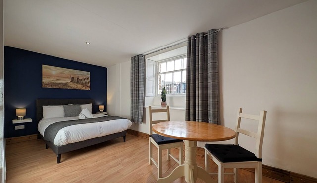 Pass the Keys |Charming 3-Bed Converted Basement, Tynemouth