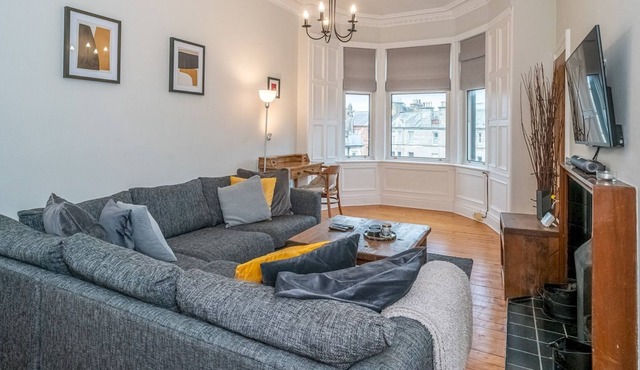 Pass the Keys | Newly Decorated Spacious 2 Bedroom Flat in Chic Area
