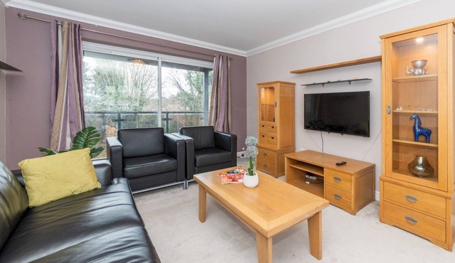 Pass the Keys | Spacious & Peaceful Family Home in Emmer Green