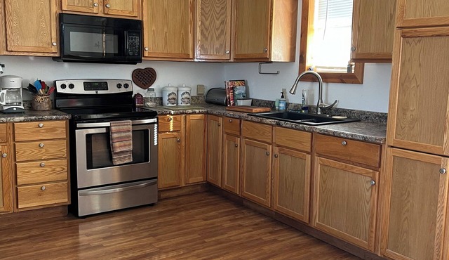 Peaceful, comfortable cabin with attached garage and all the amenities. in Crawford