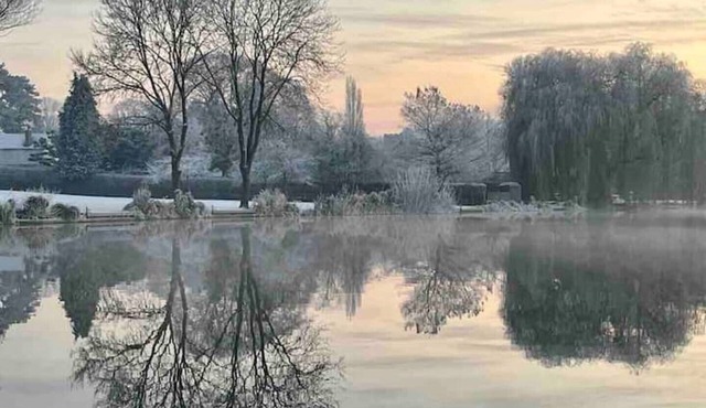 Peaceful garden retreat in stunning, popular countryside village.