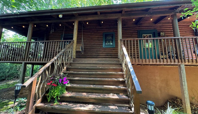 Peaceful Mtn Cabin for 6 private w/wifi & firepit