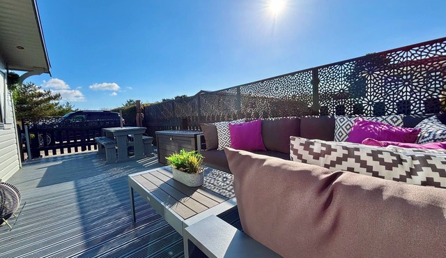 Pebble Lodge Boutique Retreat Shorefields Country Park Milford on Sea New Forest