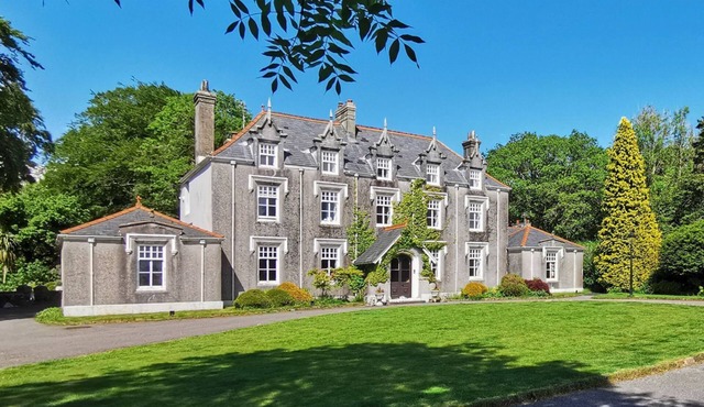 Pendragon Manor - Nine Bedroom Villa, Sleeps 18