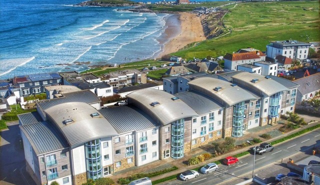 Pentewan is a 2 bedroom coastal apartment overlooking Fistral Beach