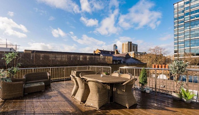 Penthouse Loft apartment with roof terrace Not for events or parties