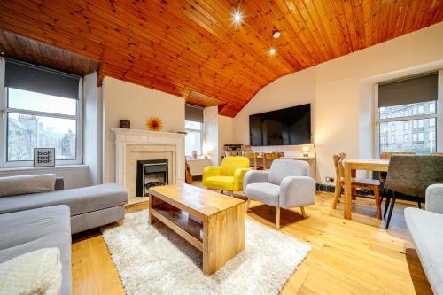 Percys Place Sleep 10, 15 Minute to centre Free Parking