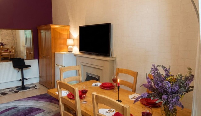 Pet-Friendly 2-Bed Suite | Sleeps 7 | Free Parking