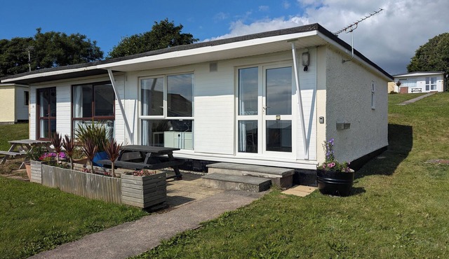 Pet friendly chalet . Sleeps 5
