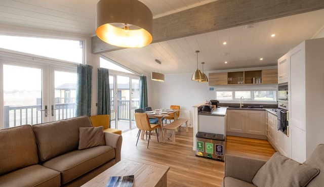 Pet Friendly Hilltop Lodge For 6 Near Edinburgh