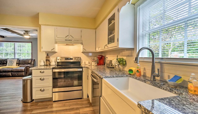 Pet-Friendly Wilmington Home ~ 5 Mi to Beach!