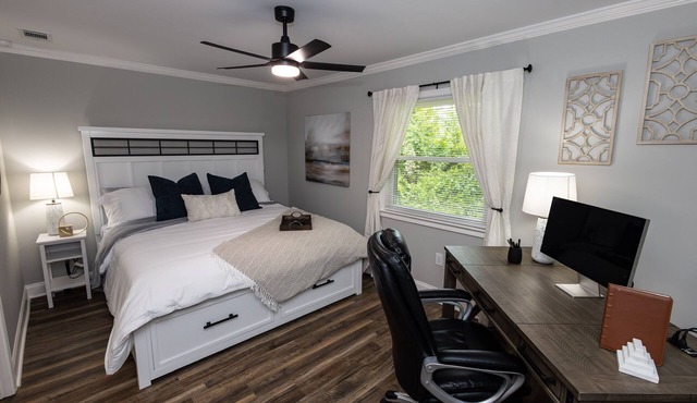 Pines at 5 Corporate Furnished Rentals Suite 129