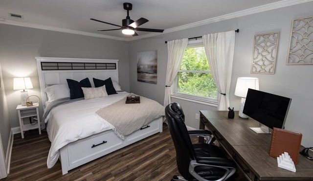 Pines at 5 Corporate Furnished Rentals Suite 123