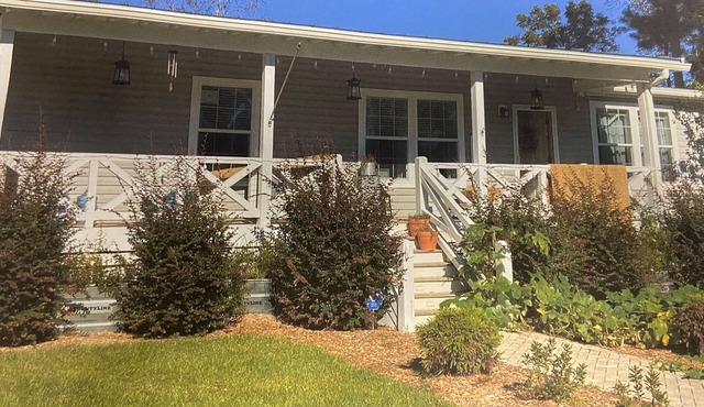 !POOL! PEACEFUL FARMHOUSE IN SHALLOTTE! 5 MINS TO BEACHES AND OUR SWEET TOWN!