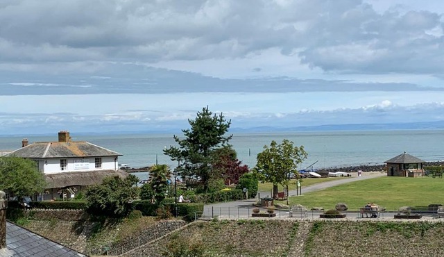 Postmans Rest, second floor apartment, Lynmouth with private parking