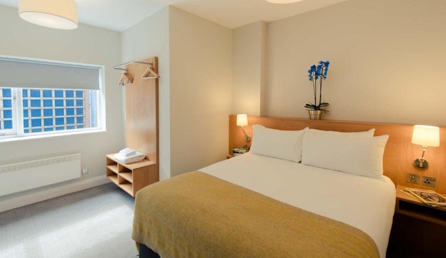 PREMIER SUITES Reading