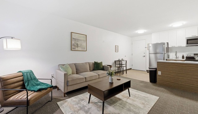 Prime Raleigh Retreat with Fast WiFi, Free Parking, Self Check-In & Workspace