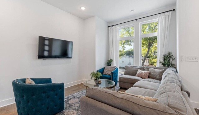 Prince Estate 4 Suites 2 Kitchens Huge Parking