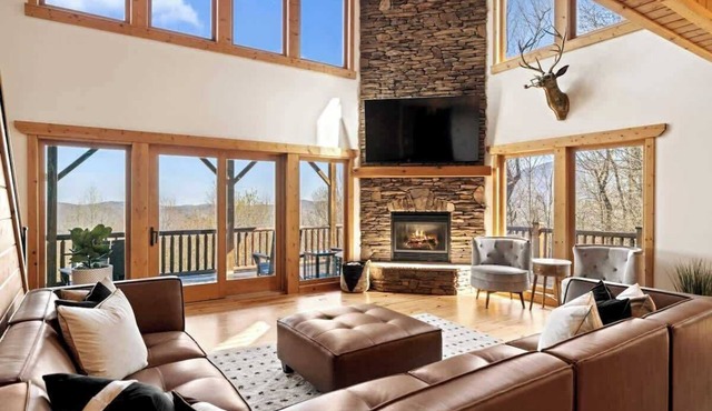 Private Community~5 Bedrooms~Loaded~Amazing Mountain View’s-Jacuzzi-Game Room in Seven Devils