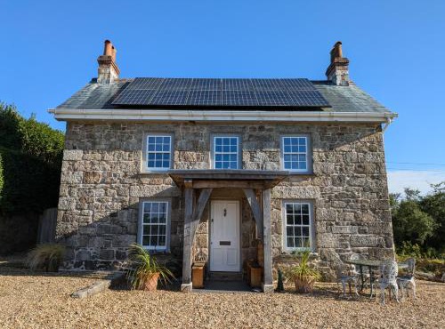 Private Double Room and Ensuite in Historic Cornish Cottage