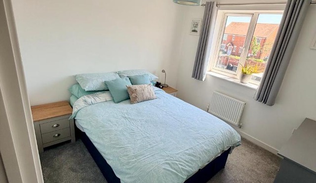 Private Double Room with Bathroom, Hot Tub & Free Parking