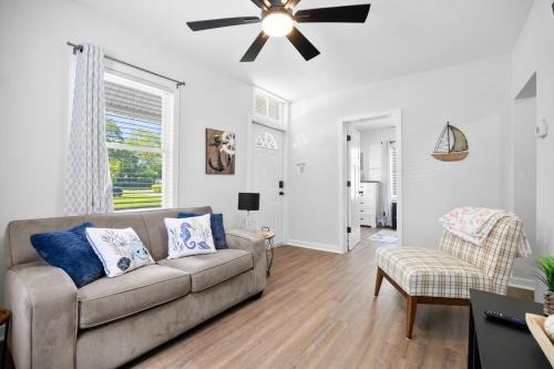 Private Downtown Bungalow Near Riverwalk & Beaches