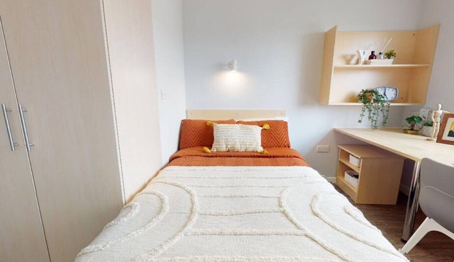 Private Ensuite in Stylish Apartment at Pavilions