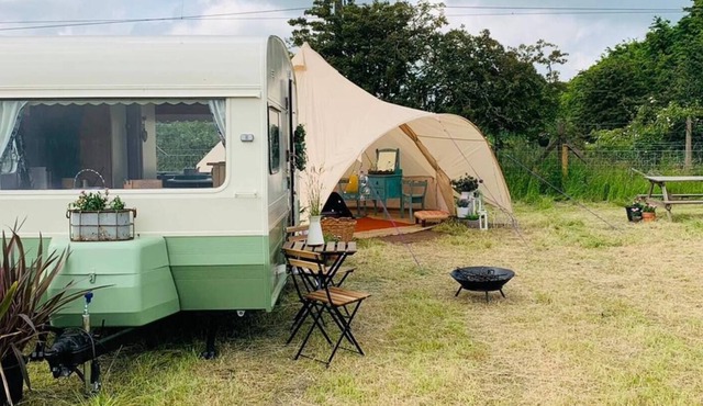 Private glamping in a vintage caravan & bell tent
