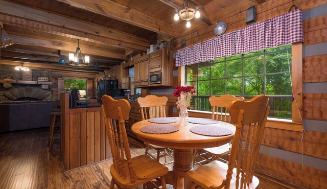 Private Lakeview Rustic Cabin on Barren River Lake -40 min from Beech Bend + WKU