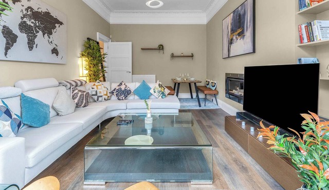 Private Patio & BBQ Walk to Tram Heart of Edinburgh City Centre