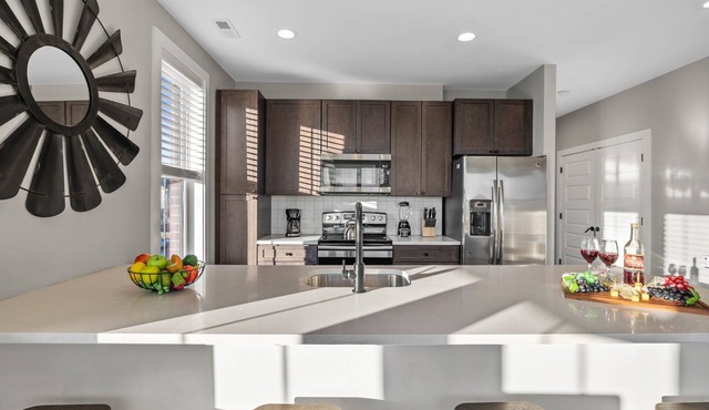 Pulse - Minutes to Broadway - Sleeps 6