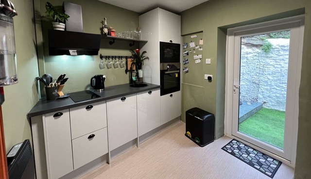 Quaint & Cosy Cottage 10 min Walk to the Beach Pets Welcome