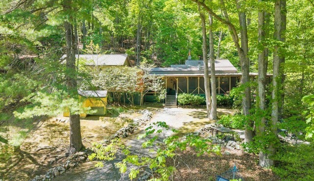 Quiet Woodland Retreat, only 15 minutes from Blacksburg!