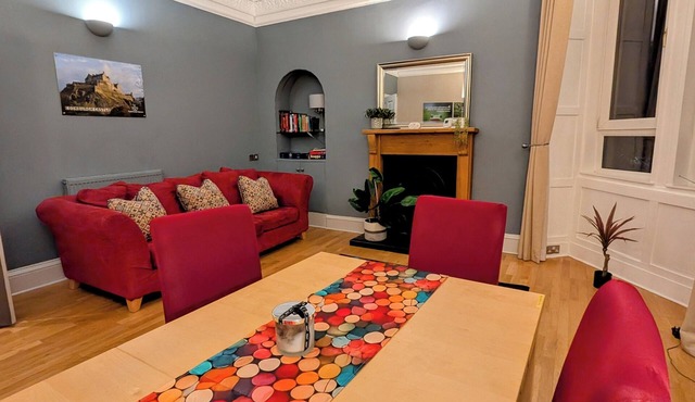 Rainforest Savers Apartment - Edinburgh City Condo