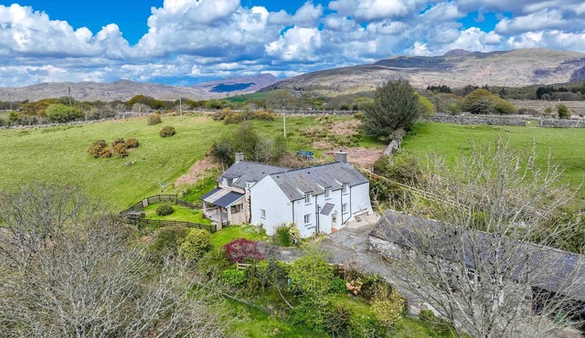 Recently refurbished historic family farmhouse | Allt-Goch