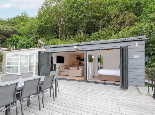 Refurbished Beach Lodge in Looe
