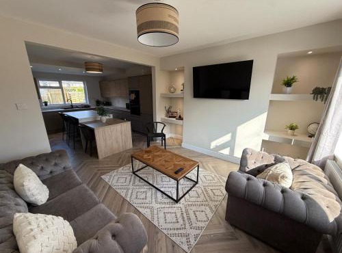 ResiLets - THE NEWLAND Large 5 Bed IDEAL for Contractors Holidaymakers