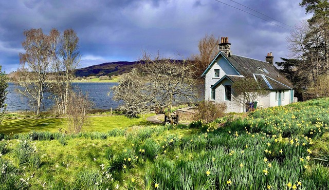 RHUNACAIRN, pet friendly, with open fire in Oban