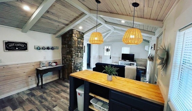 River Rock Cabin - Near Spring River and Main St in Mammoth Spring