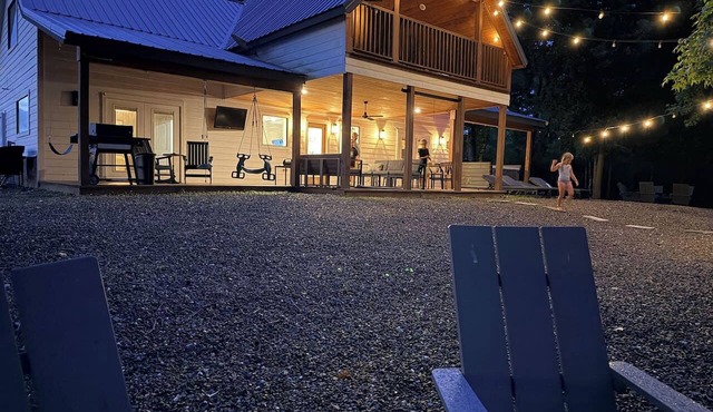 Riverfront Cabin - Zipline + Swim Beach + HotT ub in Broken Bow