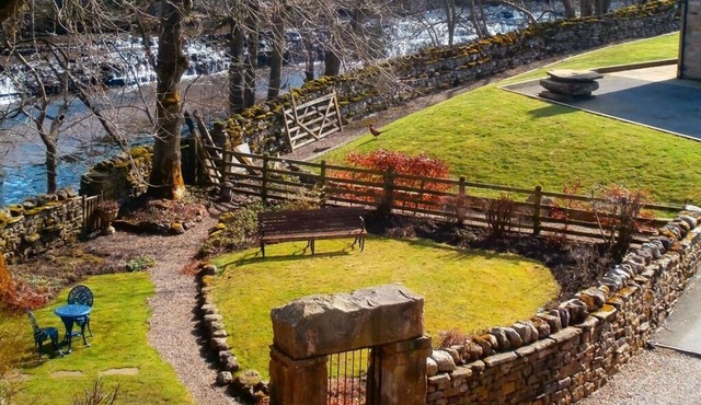 Riverside B & B