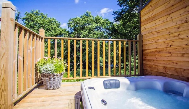 Riverside Hideaway for Two Hot Tub River Lochay