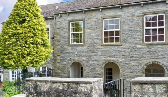 RIVERSIDE WALK, family friendly, luxury holiday cottage in Airton