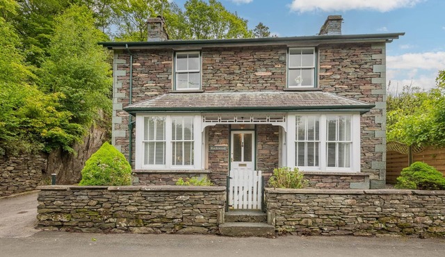 Rockwood- Grasmere Family Cottage with Hot Tub!