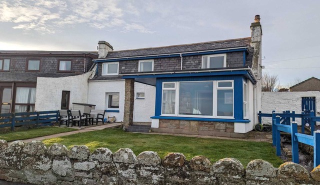 Roggle Roich - A traditional cottage with breath taking views of the sea