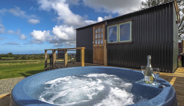 Romantic, Cosy, Shepherd’s Hut – Log Burner, Hot Tub, Fire Pit, Dogs Welcome, Heated Outdoor Pool.