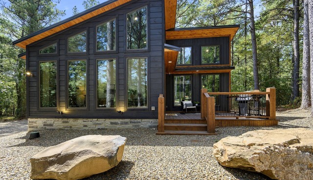 Romantic Luxury Cabin w/Hot Tub near Broken Bow in Broken Bow